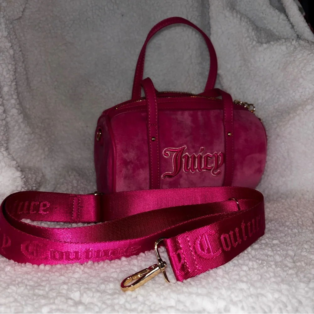 Juicy Couture Hot Pink Velvet Mini Barrel Bag with Gold Heart Charm - Picture 5 of 6